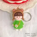 Schattige cartoon meisje sleutelhanger met groene jurk en bruine beren hoodie - Rugzak Meisje / 6x3.5cm