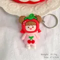 Schattige cartoon meisje sleutelhanger met aardbeien kapuchon en roze kersenjurk hanger - Kersen Meisje / 6x3.5cm