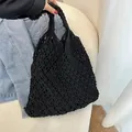 Bolso de mano de macramé negro hecho a mano para un elegante estilo de playa - Negro