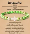 Handgemaakte groene 8mm natuursteen kralen armband met wit kruisje en cadeaukaart - Green Pine