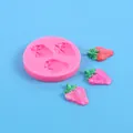 Hochwertige rosa Silikonform mit drei Erdbeer-Hohlräumen für Fondant und Kerzen - Rosa 3-Loch Erdbeere (50-3093-A)