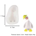 Süße Enten-Silikonform für Mousse-Kuchen und Gipsbasteln, Größe 7,5 x 4,7 x 3,5 cm - Sitzender Gelber Hut Stil (50-2794-D) / 50-2794-D