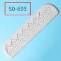 Dettaglio dello stampo in silicone per fondente con bordo in pizzo e motivo floreale. - Stile Bordo a Onde Fiori di Pesco (50-695)