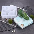 Détail d'un moule en silicone carré pour jardinières de succulentes avec finition en plâtre marbré - Carré à paliers blanc (60-1121-D)