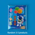 Pochette cadeau surprise bleue avec motif astronaute, contient 3 à 5 objets divers - Thème Astronaute Bleu / Set de 3-5 Pièces / Bleu