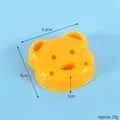 Vue détaillée du moule à sandwich jaune en forme d'ours pour le pain DIY pour enfant - Style Ours Jaune (54088)