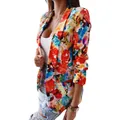 Farbenfroher Damenblazer mit Blumenmuster für den Frühling mit Revers und bunten Motiven - Orange