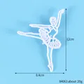 Elegante witte plastic koekjessteker in de vorm van een ballerina voor bakken - Elegante Ballet Pose Vorm (84063)
