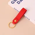 Minimalistische rode PU-leren sleutelhanger met gouden ring en stud, elegante tas hanger decor - Rood