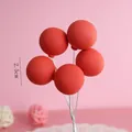 Vista detallada de cinco adornos para tarta con globos rojos y medida de 2,5 cm - Globos de Alambre de 5 Piezas / Rojo
