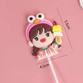 Linda decoración de pastel de goma suave con niña de dibujos animados, altura 5,5 cm - Chica de Helado / 5.5x4.5cm