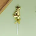 Vela de cumpleaños número 4 dorada metalizada con minicorona y lazo de purpurina brillante - Corona Número 4 / Dorado