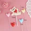 Mignon ours blanc et décorations de gâteaux en forme de cœur pour pâtisserie romantique - Ours d'Amour Assis