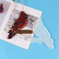 Detailansicht einer Silikonform für Kardinalvögel und eines fertigen Harz-Anhängers - Kardinalvogel (60-1020)