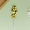 Vela de cumpleaños número 9 dorada con elegante corona y decoración de lazo - Corona Número 9 / Dorado