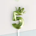 Vela de cumpleaños número 5 verde metálico con una pequeña decoración de corona - Corona Número 5 / Paquete Individual / Verde
