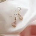 Elegante Wassertropfen-Ohrringe mit facettiertem Kristall in einem edlen Gold-Finish - Ohrstecker