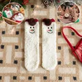 Weihnachtliche Schneemann-Socken aus Fleece mit optionaler Geschenkbox oder Kugel - Kinderstil (Dreieckige Box) / Großer Kugel-Schneemann