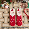 Dicke Korallenfleece-Weihnachtssocken im Weihnachtsmann-Stil mit Geschenkbox - Weihnachtsmann Stickerei / Erwachsenenstil (Dreieckige Box) / Rot