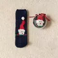 Dicke Korallenvlies Weihnachtssocken mit Weihnachtsmann im Geschenk-Ornament-Ball - Marine-Weihnachtsmann / Kinderstil (Dreieckige Box) / Marineblau