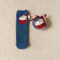 Dicke blaue Weihnachts-Korallenvlies-Socken mit Weihnachtsmann-Muster in einer Geschenkkugel - Jeansblauer Weihnachtsmann / Kinderstil (Dreieckige Box) / Denim-Blau