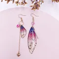 Asymmetrische Ohrringe mit rosa-violetten Schmetterlingsflügeln, Quaste und Goldfolie - Lila-Goldfolie