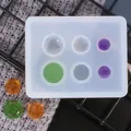 Detalle del molde de silicona redondo de 6 cavidades para crear joyas de resina DIY - Estilo Redondo de 6 Cavidades / Blanco Translúcido
