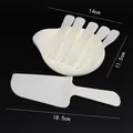 Vue détaillée du service à gâteau jetable en plastique blanc affichant les dimensions - Lot d'Assiettes en Goutte / Blanc