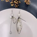 Asymmetrische Zikadenflügel-Ohrringe mit langen Quasten, Perlen und Glitzersteinen - Kaffee Strass-Silber