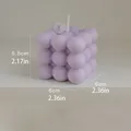 Vela aromática de cubo de burbujas de color púrpura lavanda con dimensiones en cm y pulgadas - L / Púrpura