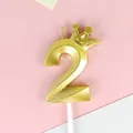Vela de cumpleaños dorada número 2 con decoración de corona para decoración elegante de tartas. - 2 / 1 Pieza / Dorado