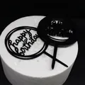 Primer plano detallado de diez adornos para tartas Happy Birthday en acrílico negro sobre base - Redondo / Paquete de 10 / Negro