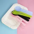 Lot de fourchettes à gâteau jetables colorées et assiettes en papier pour anniversaire - 10 Assiettes 10 Fourchettes / Coloré