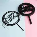 Detailansicht des schwarzen Happy Birthday Tortenaufsatzes mit 10,2 cm Durchmesser - Schwarz Doppelrund Stil