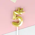 Elegante vela de cumpleaños dorada número 5 con corona para decoración de pasteles - 5 / 1 Pieza / Dorado