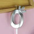 Elegante vela de cumpleaños número 0 con corona plateada 3D para decorar tartas - Corona Número 0 / Paquete Individual / Plateado