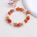 Detailansicht eines Armbands aus Xinjiang-Goldsid-Jade mit kürbisförmigen Perlen. - A3 Kürbisperlen Kleine Zwischenperlen Aus Goldener Seidenjade