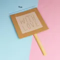 Professionele taarttopper van kraftpapier met 'With Love'-tekst, 9 cm breedte - With Love Stijl