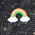 Kleurrijke zachte klei regenboog met witte wolken taart decoratie, 6 cm x 3,9 cm - Groene Veelkleurige Wolk