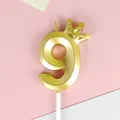 Elegante vela dorada número 9 con corona para decoración de tarta de cumpleaños - 9 / Dorado