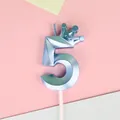 Elegante vela de cumpleaños número 5 azul metálico con una corona para decoración - 5 / Azul