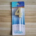 Vela de cumpleaños premium número 4 dorada en tarjeta de embalaje decorativa azul - Número 4 / Dorado