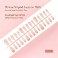 Vue détaillée de 30 faux ongles longs dégradés roses à rayures de style ballerine. - Tailles Mixtes XS/S/M / Style Rayé Blanc Dégradé Rose Clair (S104-T) / Pack de 30
