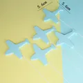Primer plano detallado de cinco palillos de avión azul claro con indicación de 5,6 cm - Avión / 5 Piezas / Circón Azul Claro