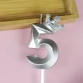 Elegante vela de cumpleaños número 5 plateada con corona para decoración de tarta - Corona Número 5 / Plateado