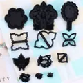 Set van 12 zwarte plastic fondantvormen en koekjesuitstekers voor taartdecoratie - Barok Totem Serie (83012) / 12-delige Set
