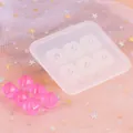 Detail van een siliconen mal met 6 holtes en roze gefacetteerde harskralen voor DIY - Vierzijdige Rhombus Stijl (50-1359)