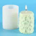 Moule à bougie cylindrique en silicone avec motif floral en relief pour le DIY - Style de Fleur de Pêcher (50-2692)