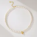 Natürliche Süßwasser-Reisperlen-Halskette mit einem goldenen Herzanhänger für Damen - Herzanhänger Perlenkette (T-802) / Verstellbare Verlängerungskette