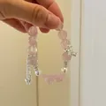 Elegantes handgefertigtes Armband aus rosa Kristallperlen mit Schmetterlingsanhänger - Lila Kristallschleifen Armband / Lila